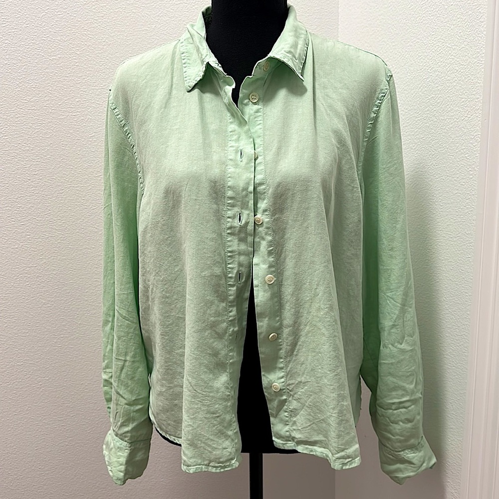 Lou & Grey light green lightweight button down shirt
